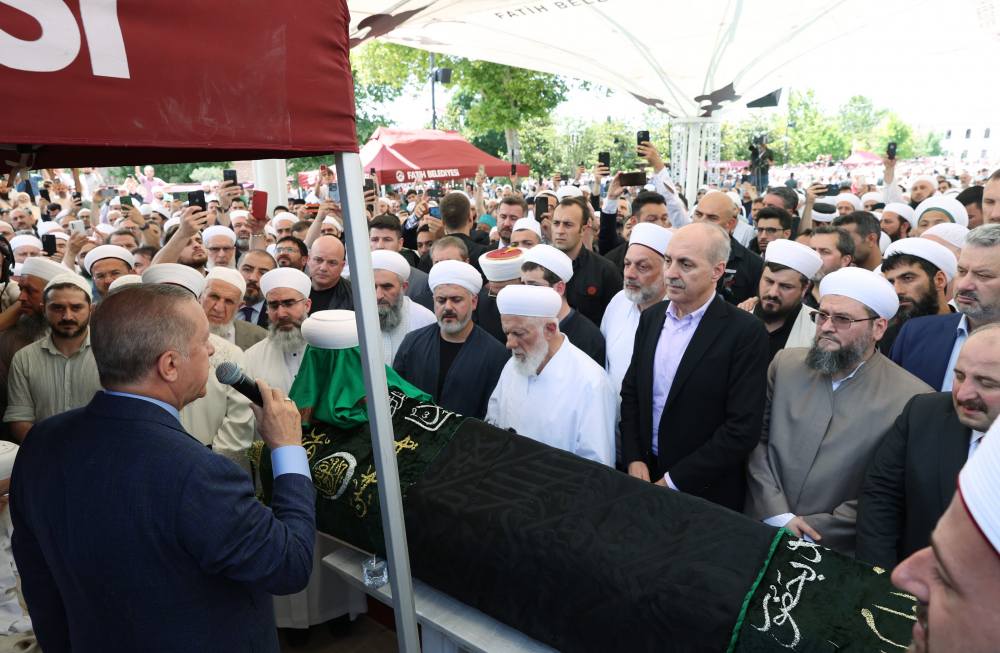 İsmailağa Cemaati lideri Mahmut Ustaosmanoğlu son yolculuğuna uğurlandı! 18