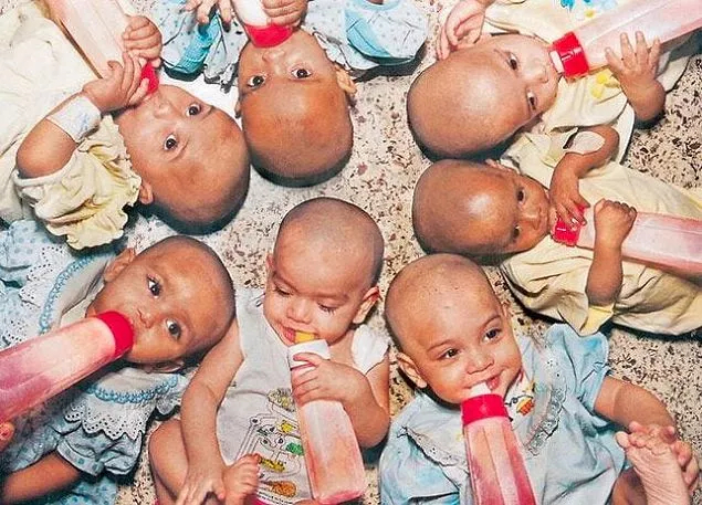 Bebeklerini metrelerce yükseklikten aşağı atıyorlar! İşte öğrenince yok artık diyeceğiniz "Bebek fırlatma" geleneği 2