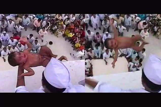 Bebeklerini metrelerce yükseklikten aşağı atıyorlar! İşte öğrenince yok artık diyeceğiniz "Bebek fırlatma" geleneği 4