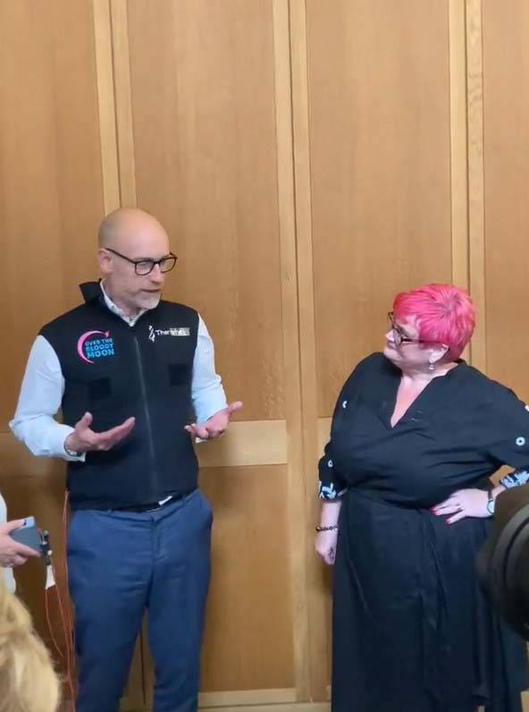 Erkek milletvekilleri, menopoza girmenin nasıl bir his olduğunu deneyimledi! “Çok rahatsız, bunu erkekler yaşıyor olsaydı çok şikayet ederdik” 5