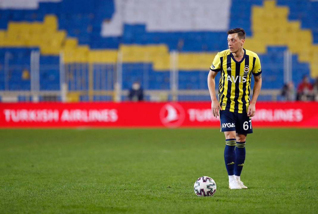 Fenerbahçe'de Mesut Özil dönemi sona eriyor! Sonunda pes etti, menajerine talimat verdi 3