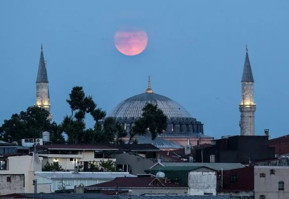 Merakla bekleniyordu! 'Parçalı Ay Tutulması' İstanbul'dan böyle görüntülendi 6