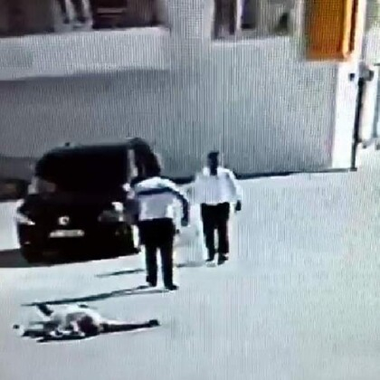 Dehşet anları! Önce yumrukladı, sonra otomobille üzerinden geçti! 4