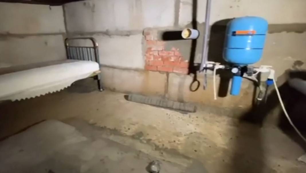 Pedofili sapık, okula giden çocuğu kaçırarak 52 gün boyunca bodrumda rehin tuttu! Yargılanan suçlu 19 yıl hapis cezasına çarptırıldı! 8