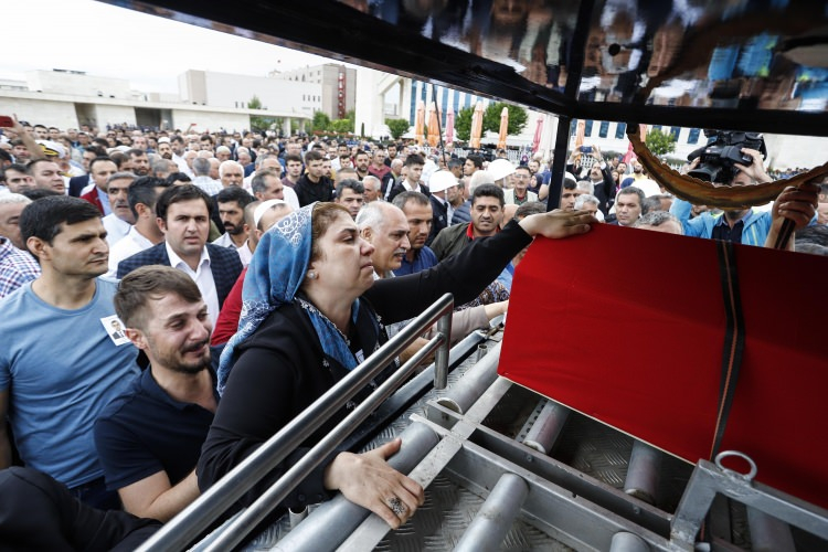 Şehit diplomat Osman Köse son yolculuğuna uğurlandı 7