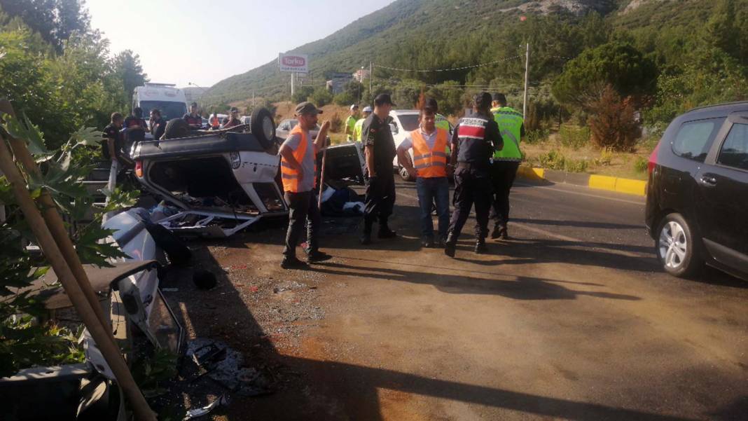 Muğla'da feci kaza: Anne ve baba hayatını kaybetti, 4 kişi yaralandı 8