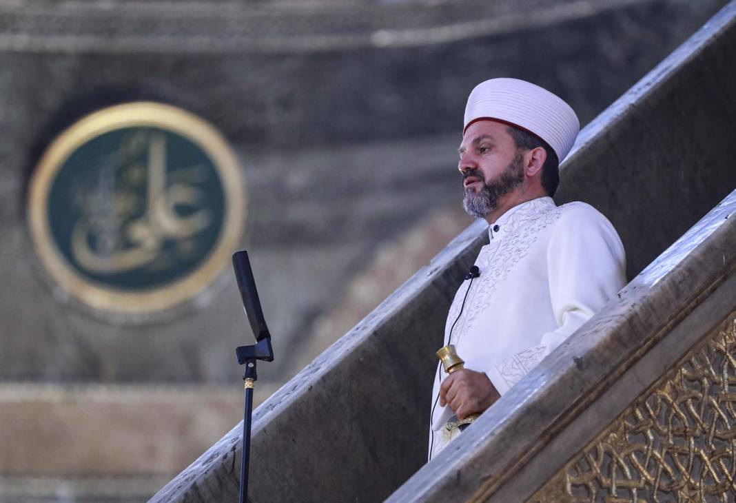 Ayasofya-i Kebir Cami-i Şerifi'nde, Kurban Bayramı namazı heyecanı! Binlerce vatandaş akın etti! Cami içi ve avlu doldu, taştı 8