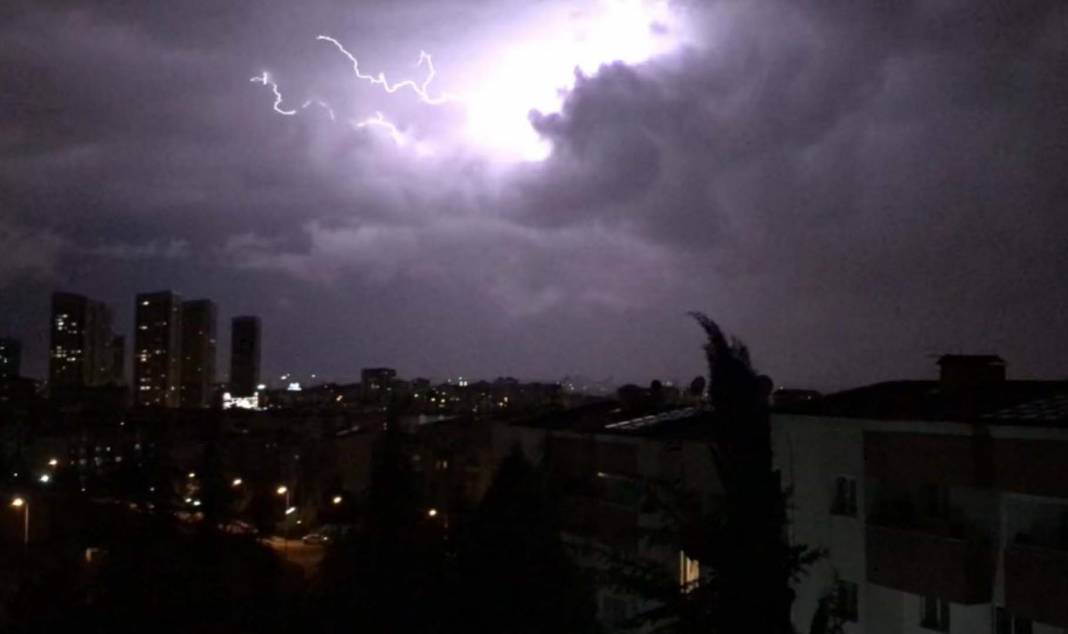 İstanbullular adeta kıyameti yaşadı! Gece boyu uyuyamadılar! "Çok enteresan bir gece" 2