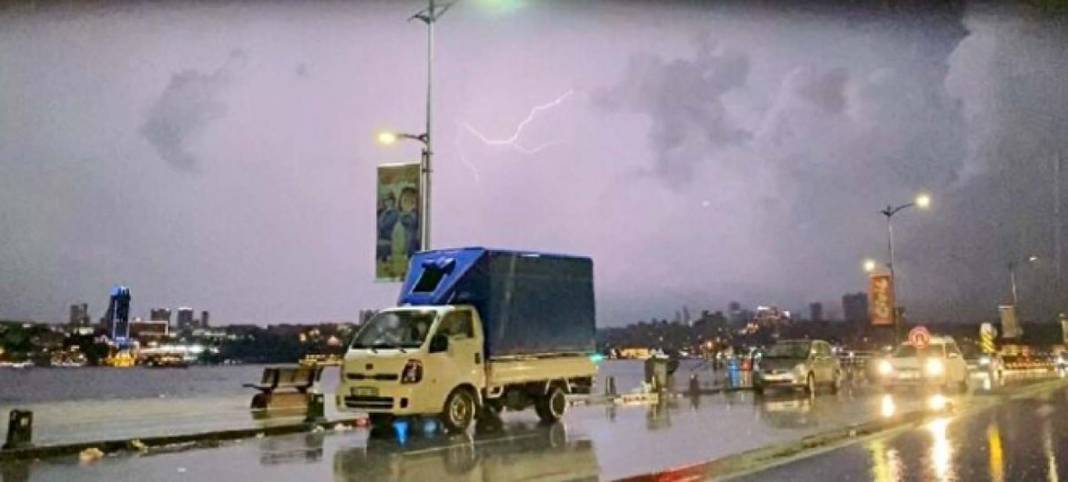 İstanbullular adeta kıyameti yaşadı! Gece boyu uyuyamadılar! "Çok enteresan bir gece" 3