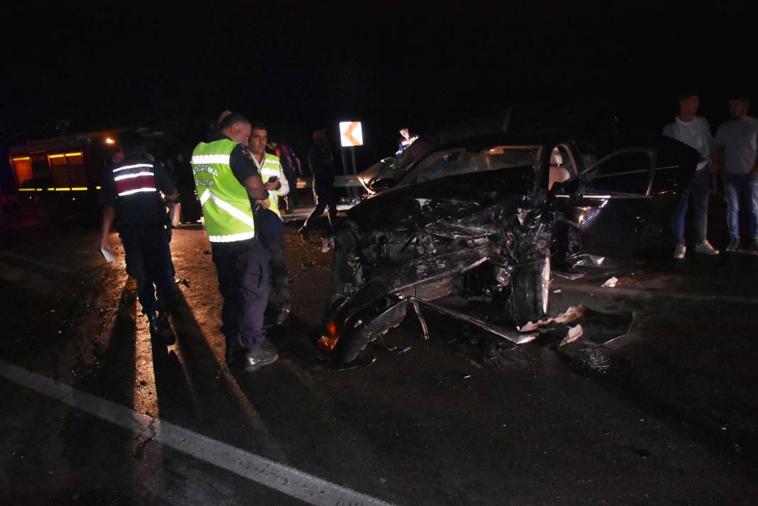 Sinop Boyabat'ta feci kaza! İki araç kafa kafaya çarpıştı: 4 ölü, 1 yaralı 2