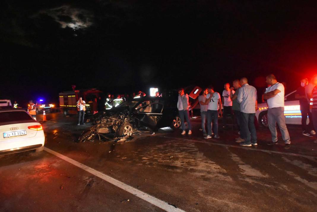 Sinop Boyabat'ta feci kaza! İki araç kafa kafaya çarpıştı: 4 ölü, 1 yaralı 3