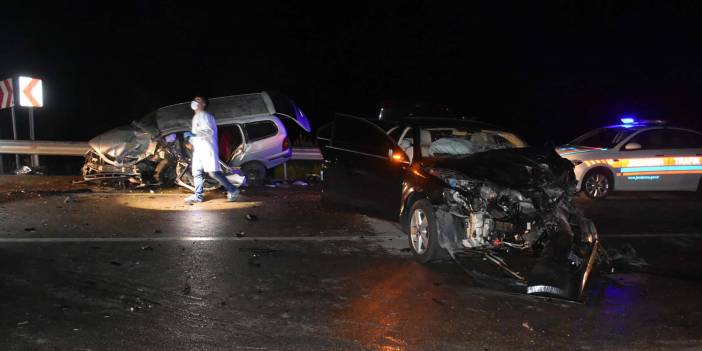 Sinop Boyabat'ta feci kaza! İki araç kafa kafaya çarpıştı: 4 ölü, 1 yaralı