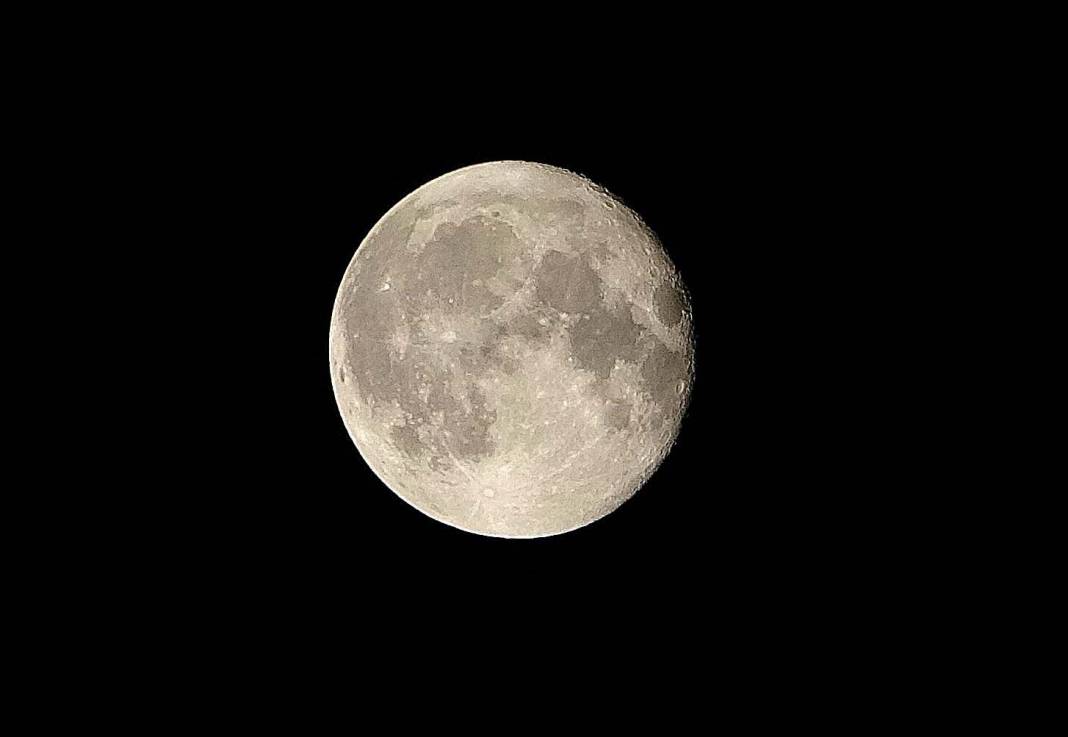 Ay'ın parlak ve net görüntüsü, görenleri kendine hayran bıraktı! "Süper Ay" manzarası, dün gece görsel şölen yaşattı! 2