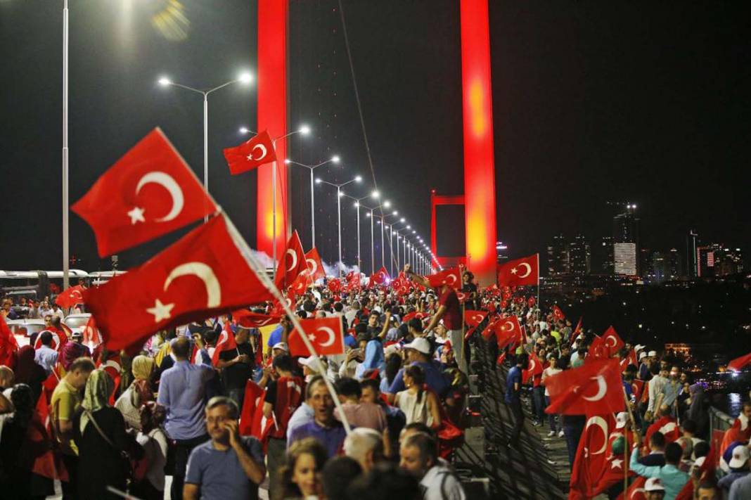 Tarihi direnişin ardından tam 6 yıl geçti! Türk milleti ülkesine bir kez daha sahip çıktı! İşte 15 Temmuz 2016'da yaşananlar... 1