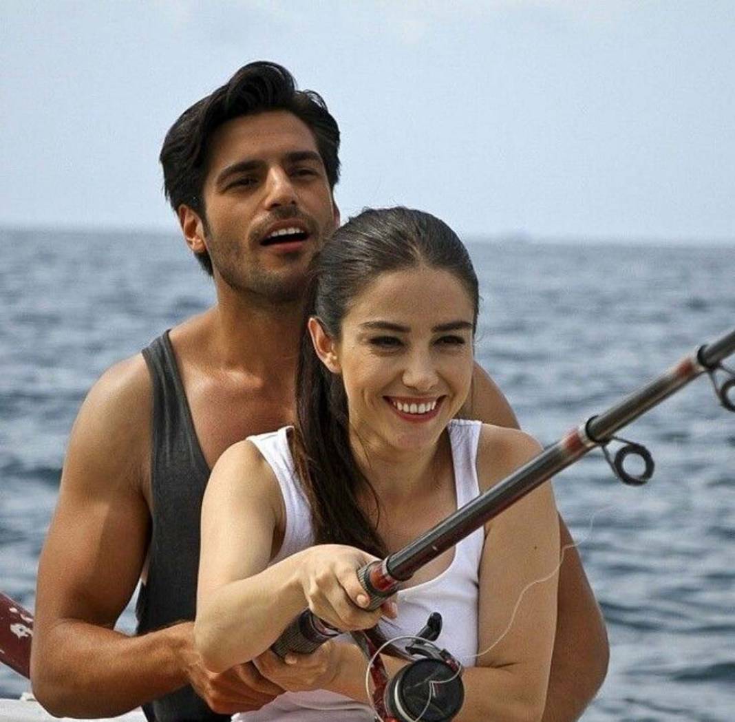 Kiraz Mevsimi'nin Öykü ve Ayaz'ı sonunda nikah masasına oturdu! Çiçeği burnunda çift Özge Gürel ve Serkan Çayoğlu'nun o hamlesi duygulandırdı! 8