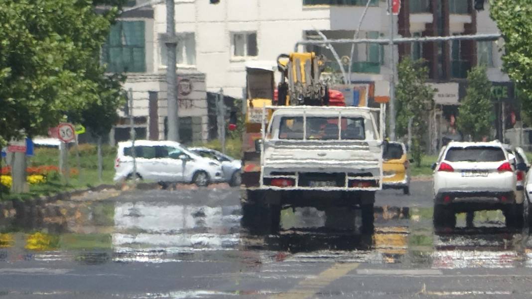 Diyarbakır'da hava sıcaklığı 40 dereceyi aştı: Asfalt bile buharlaştı! 2