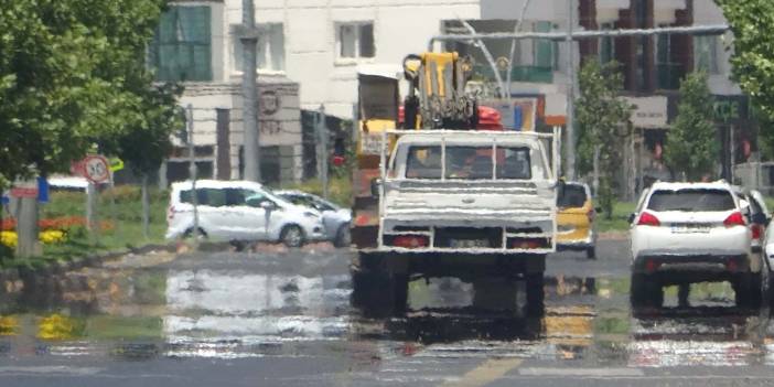 Diyarbakır'da hava sıcaklığı 40 dereceyi aştı: Asfalt bile buharlaştı!