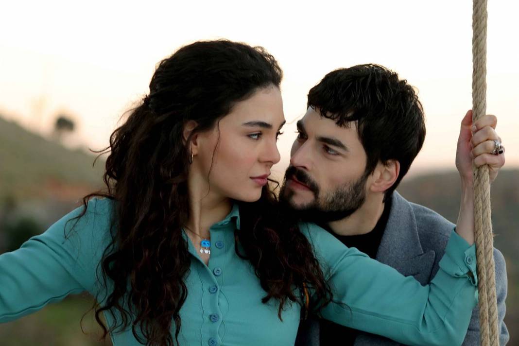 Hercai'nin Miran'ı Akın Akınözü eski partneri Ebru Şahin'in düğününe çağırılmadı mı? 1