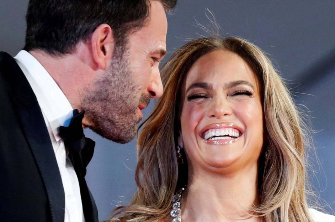 "Exten next oldu" 20 yıl önce nişanlanıp 2 yıl sonra ayrılan Jennifer Lopez ile Ben Affleck evlendi! 7