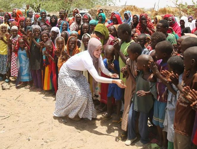 Gamze Özçelik Kamerun'a gitti 2