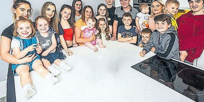 Görenleri hayrete düşüren aile: Tam 21 çocukları var...