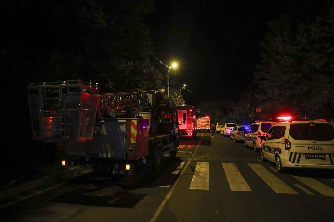 İstanbul Sarıyer'de kamyon dehşeti! Yol kenarındaki araca çarptı, gecekondunun üzerine uçtu: 1'i ağır 4 yaralı 7