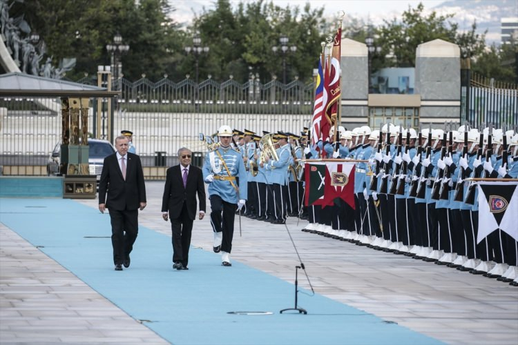 Cumhurbaşkanı Erdoğan ile Malezya Başbakanı görüşmesinde dikkat çeken anlar! 2
