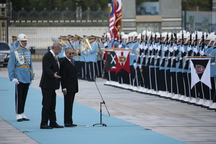 Cumhurbaşkanı Erdoğan ile Malezya Başbakanı görüşmesinde dikkat çeken anlar! 3
