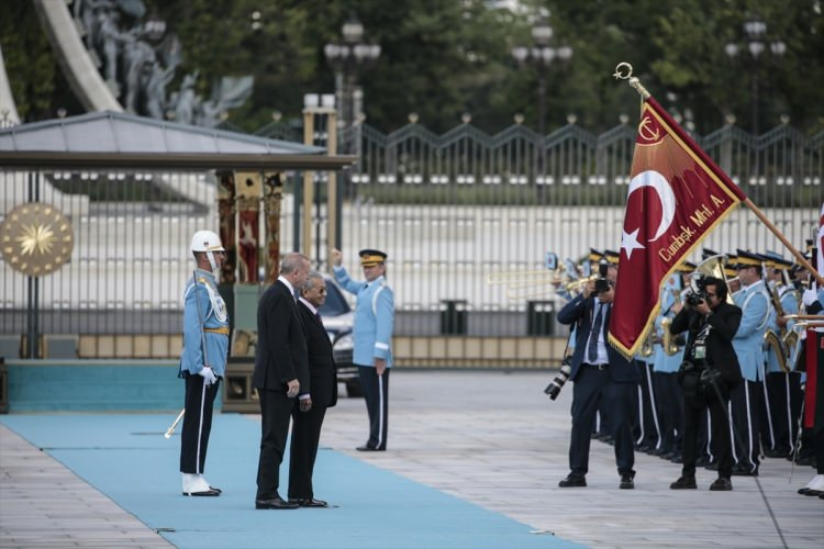 Cumhurbaşkanı Erdoğan ile Malezya Başbakanı görüşmesinde dikkat çeken anlar! 4