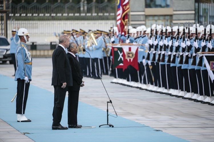 Cumhurbaşkanı Erdoğan ile Malezya Başbakanı görüşmesinde dikkat çeken anlar! 5