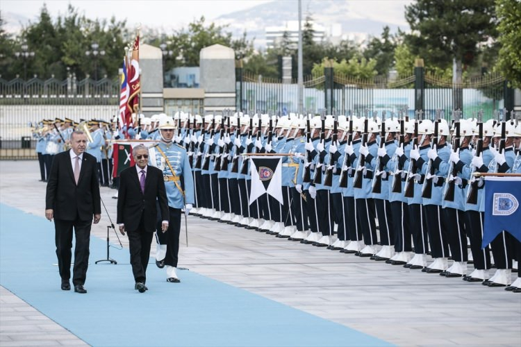 Cumhurbaşkanı Erdoğan ile Malezya Başbakanı görüşmesinde dikkat çeken anlar! 6
