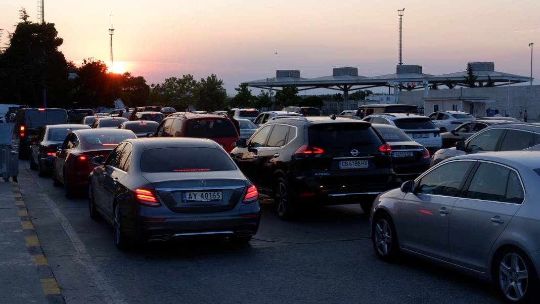 Türkiye'ye tatile gelen gurbetçiler ülkesine döndü! 5