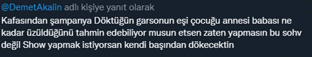 Demet Akalın garsonun başından aşağı şampanya döktü! Sosyal medya ayağa kalktı! Açıklaması yaptığı hareketten bile daha çok şaşırttı! 10