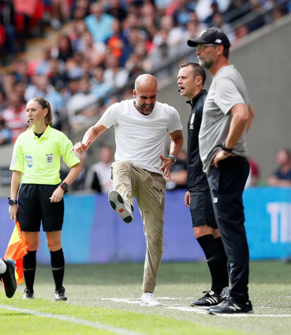 Sarı kart gören ilk Premier League menajeri! Guardiola, Liverpool Manchester City maçında  tarihe geçti 4