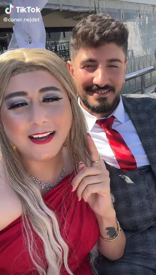 TikTok fenomeni Caner ve Nejdet evlendi! Beline kırmızı kuşak bağlattı! 2