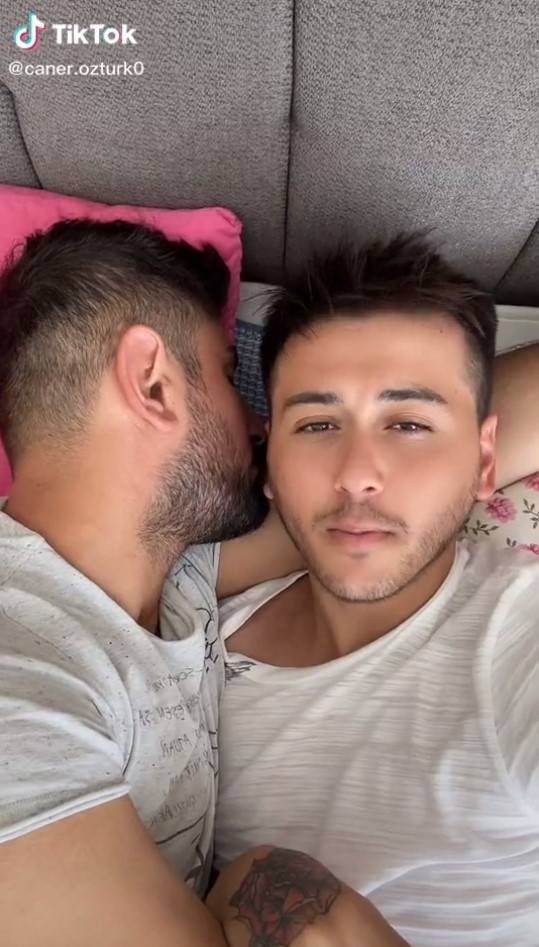 TikTok fenomeni Caner ve Nejdet evlendi! Beline kırmızı kuşak bağlattı! 3