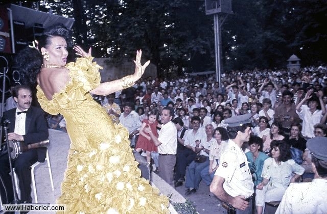 O fotoğraflar Tarihin tozlu raflarına kaldırılmış! İşte Bülent Ersoy'un hiç görülmemiş fotoğrafları 38