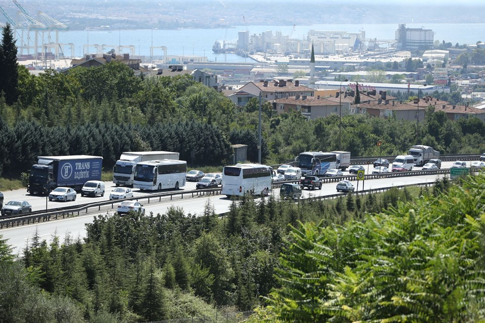 Kurban Bayramı yoğunluğu trafikte başladı! İşte ülke geneli yol durumu raporu... 3