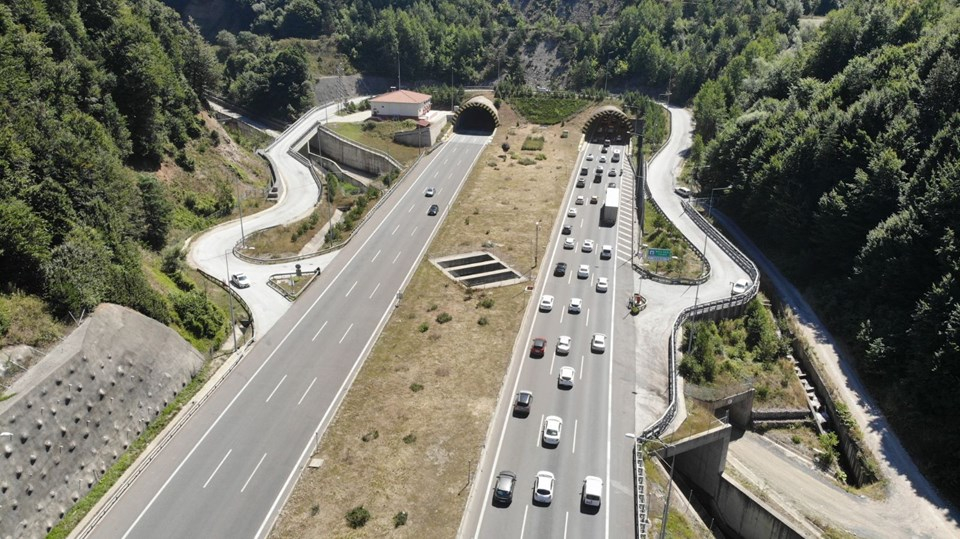 Kurban Bayramı yoğunluğu trafikte başladı! İşte ülke geneli yol durumu raporu... 9