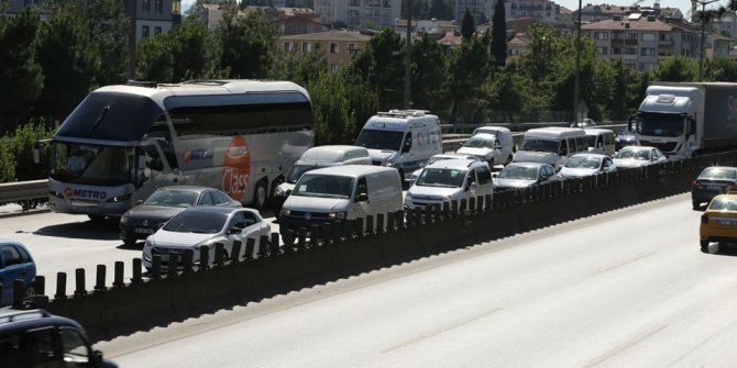 Kurban Bayramı yoğunluğu trafikte başladı! İşte ülke geneli yol durumu raporu...