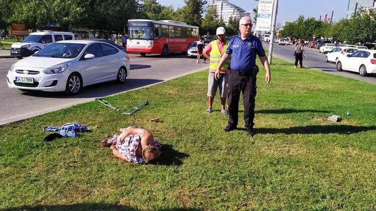 İlginç olay! Polislerin karşısında küfrederek soyundu 7