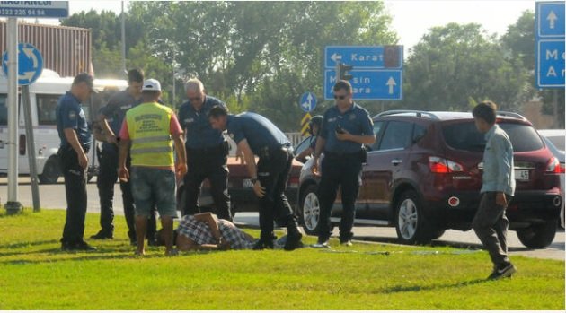 İlginç olay! Polislerin karşısında küfrederek soyundu 8