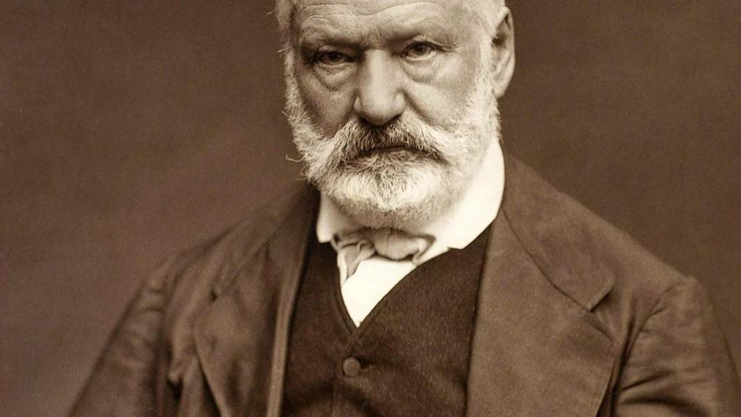 Mükemmel bir şair olmasının yanında çok iyi bir roman yazarı da olan Victor Hugo'dan harika alıntılar... 10