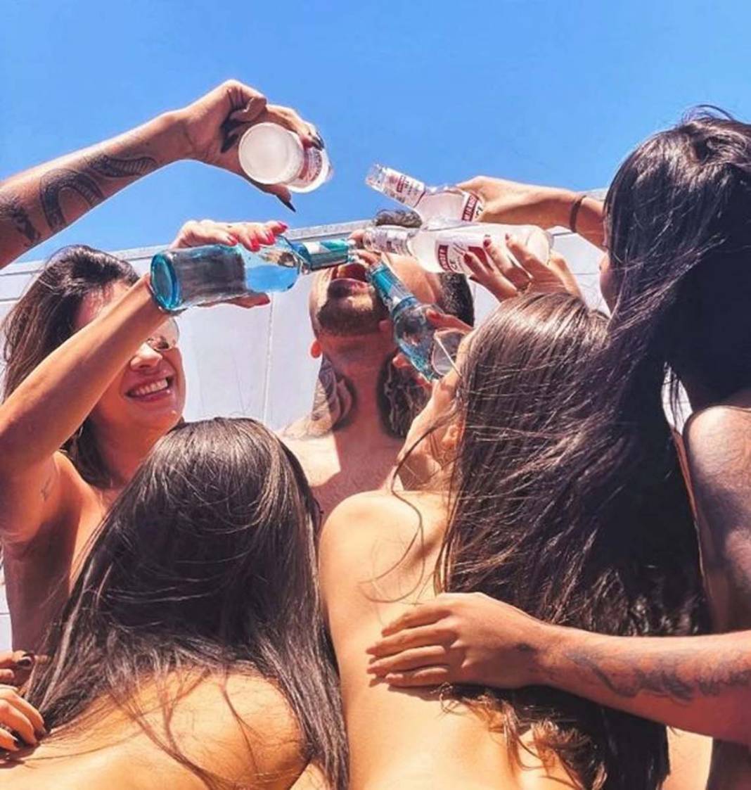 Sekiz tane karısı var! Tüm eşleriyle birlikte yaşayan OnlyFans modeli, "Hepsiyle birlikte olabilmek için..." 1