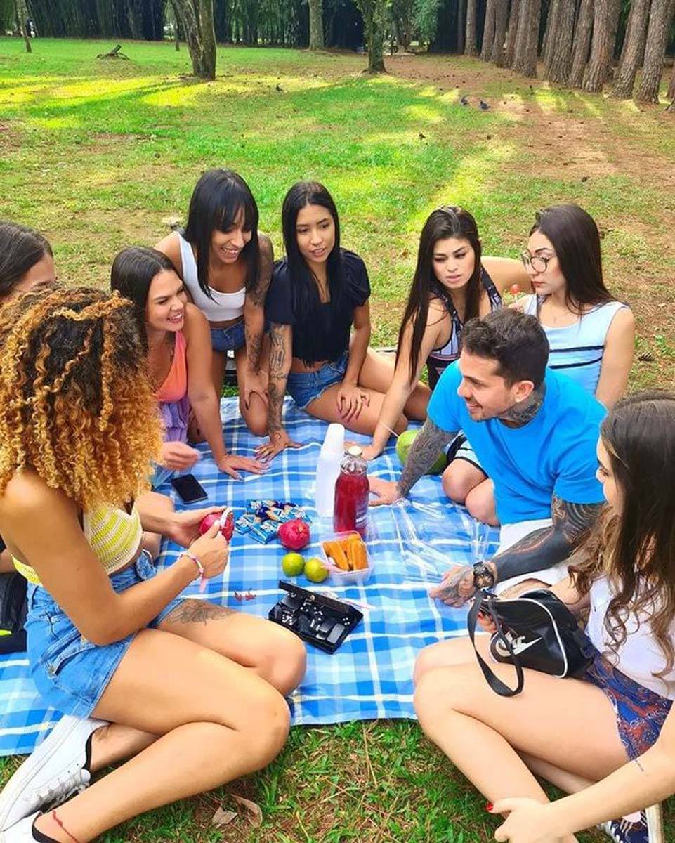 Sekiz tane karısı var! Tüm eşleriyle birlikte yaşayan OnlyFans modeli, "Hepsiyle birlikte olabilmek için..." 2