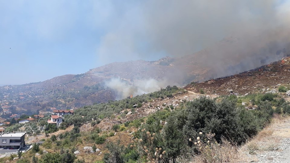 Marmara Adası'ndaki yangın yerleşim yerlerine kadar geldi 7