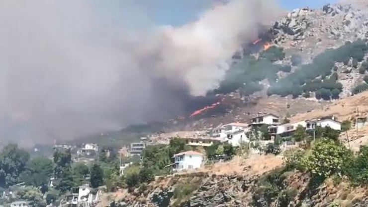 Marmara Adası'ndaki yangın yerleşim yerlerine kadar geldi 9