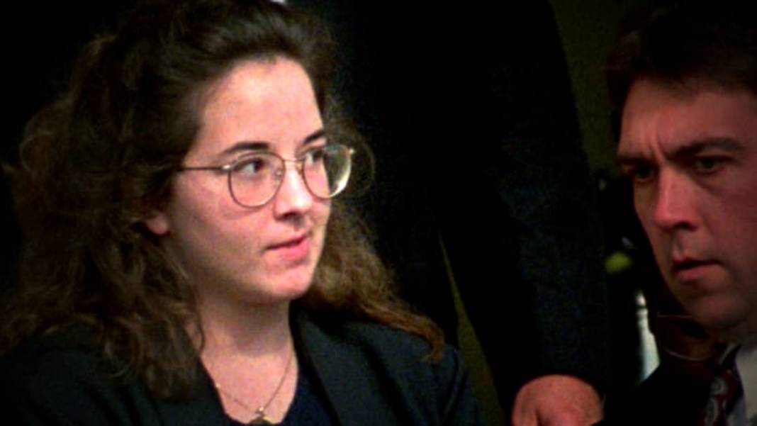 2 küçük çocuğunu boğarak öldüren, sonra televizyona çıkıp onları gözyaşları içinde arayan narsist katil bir annenin suç dosyası... 3