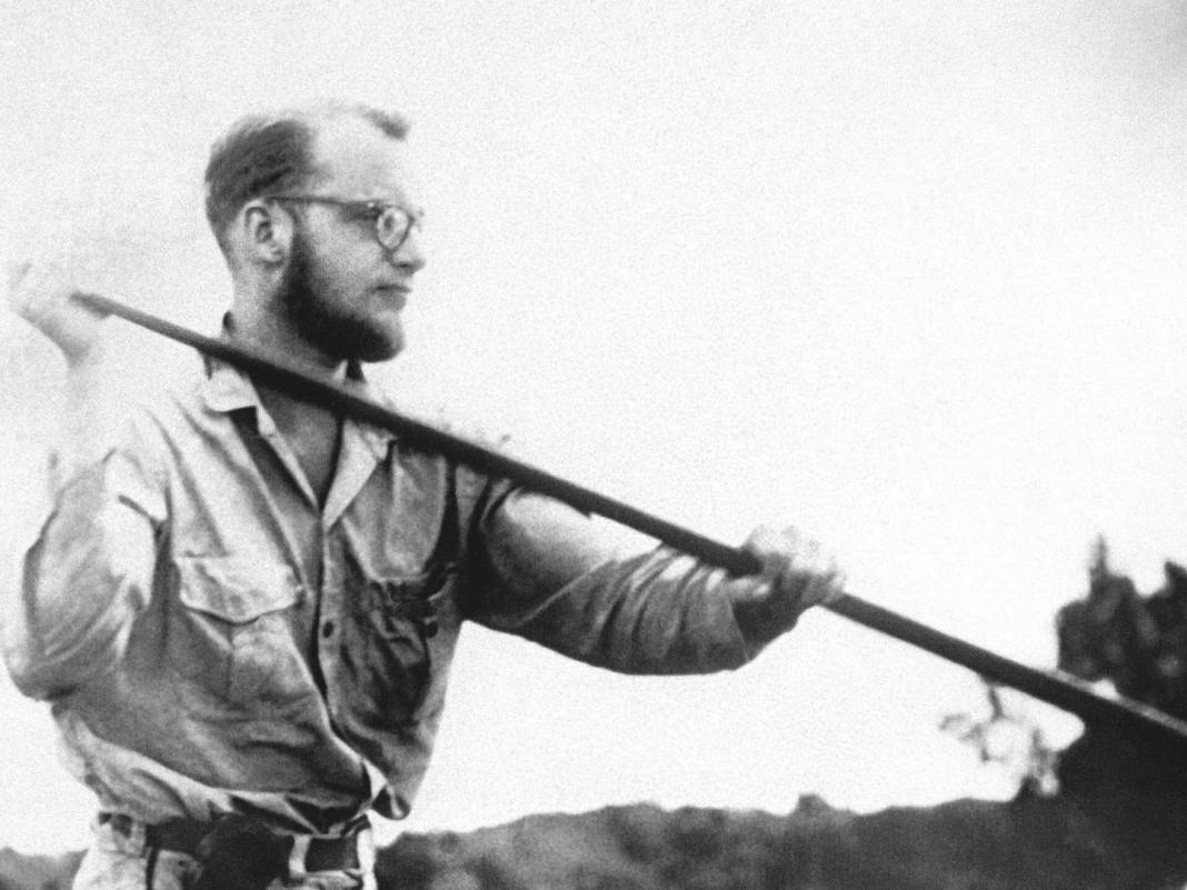 İnsan avlayan bir kabileyi ziyaret ettikten sonra sırra kadem basan Michael Rockefeller'ın hayatına bir bakış... 3