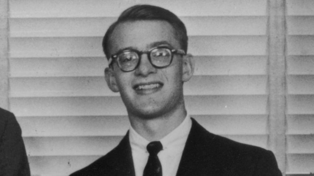 İnsan avlayan bir kabileyi ziyaret ettikten sonra sırra kadem basan Michael Rockefeller'ın hayatına bir bakış... 5